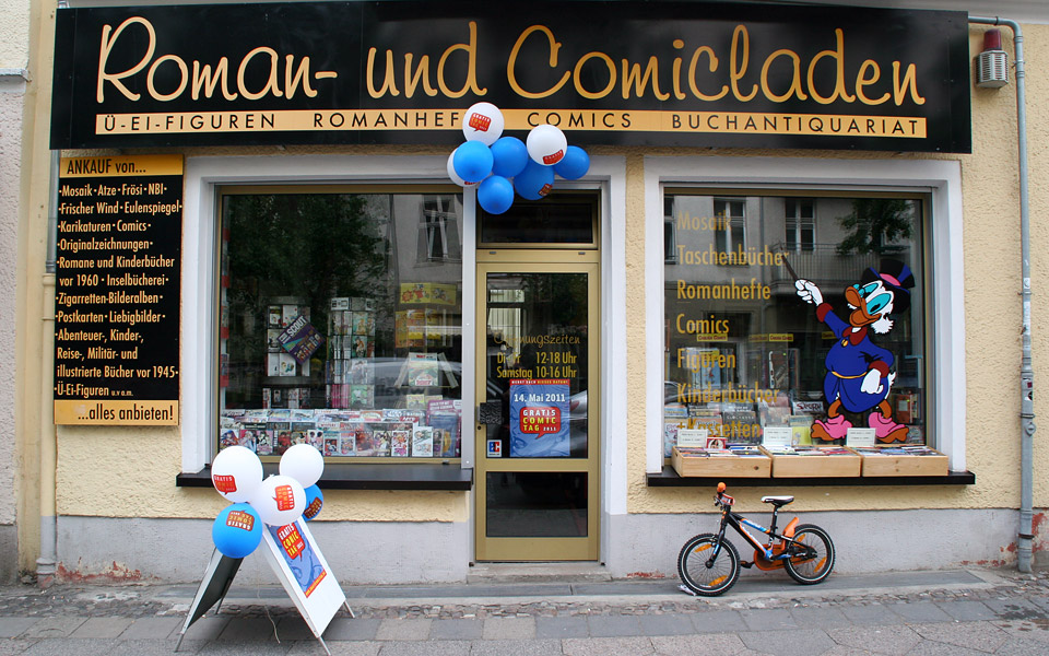 10249 Berlin-Friedrichshain, Ebertystr. 22, Roman- und Comicladen. Öffnungszeiten an der Tür